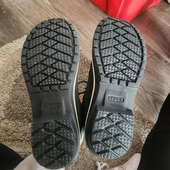 CROCS Black Winter Boots with White Lining - Picture 5 of 7